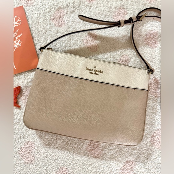 Kate Spade- Leila Colorblock Triple Gusset Crossbody - Picture 2 of 9